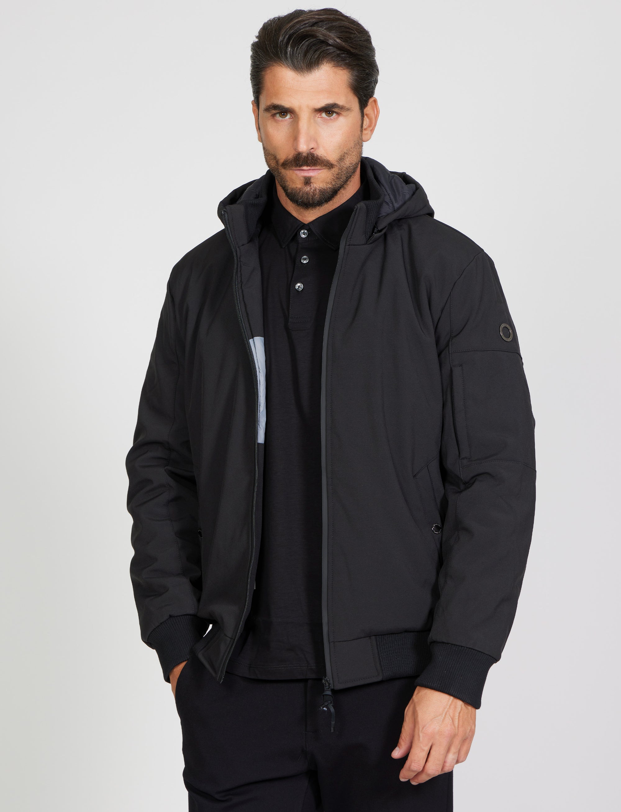 Giubbino con cappuccio estraibile