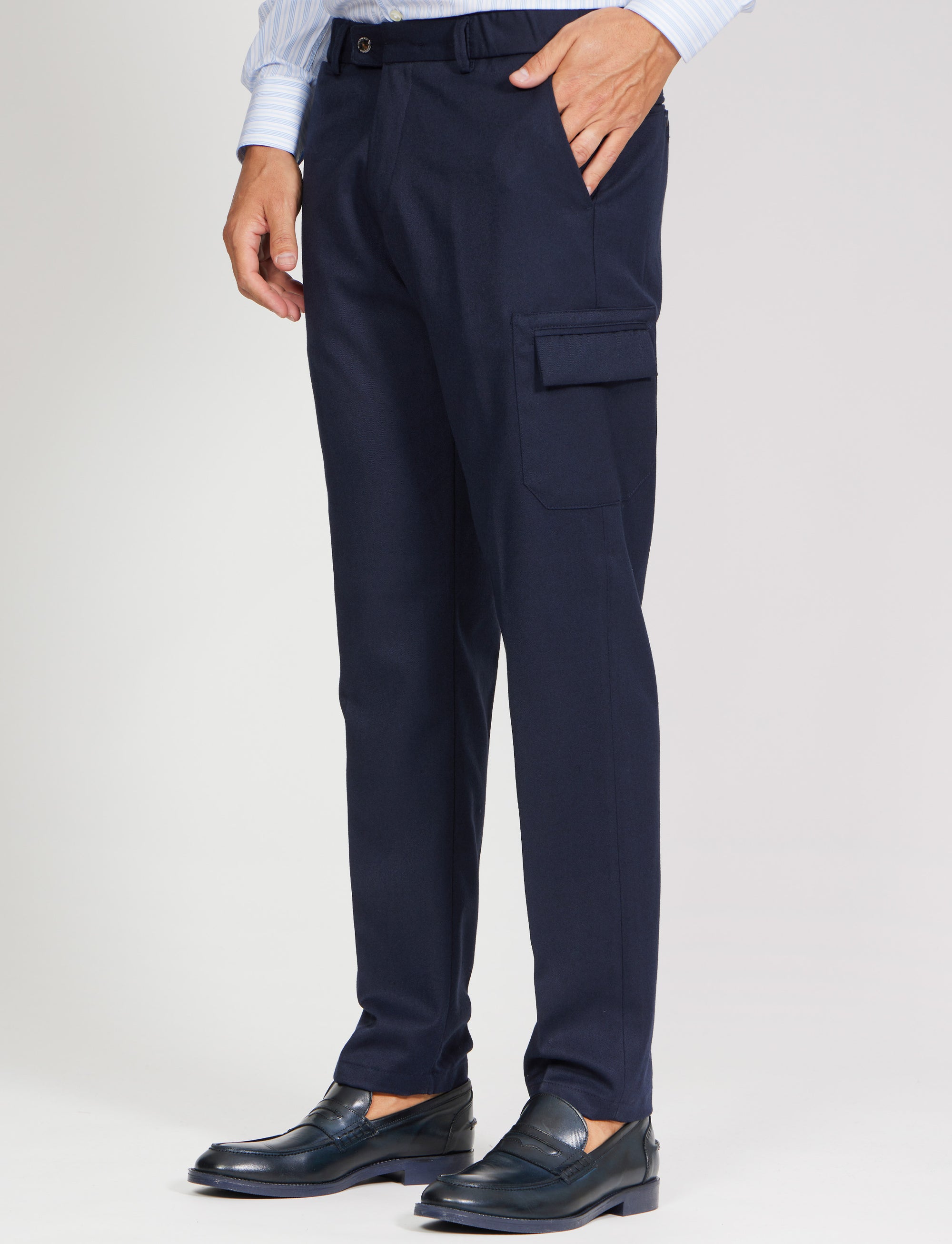 Pantalone con tasca laterale