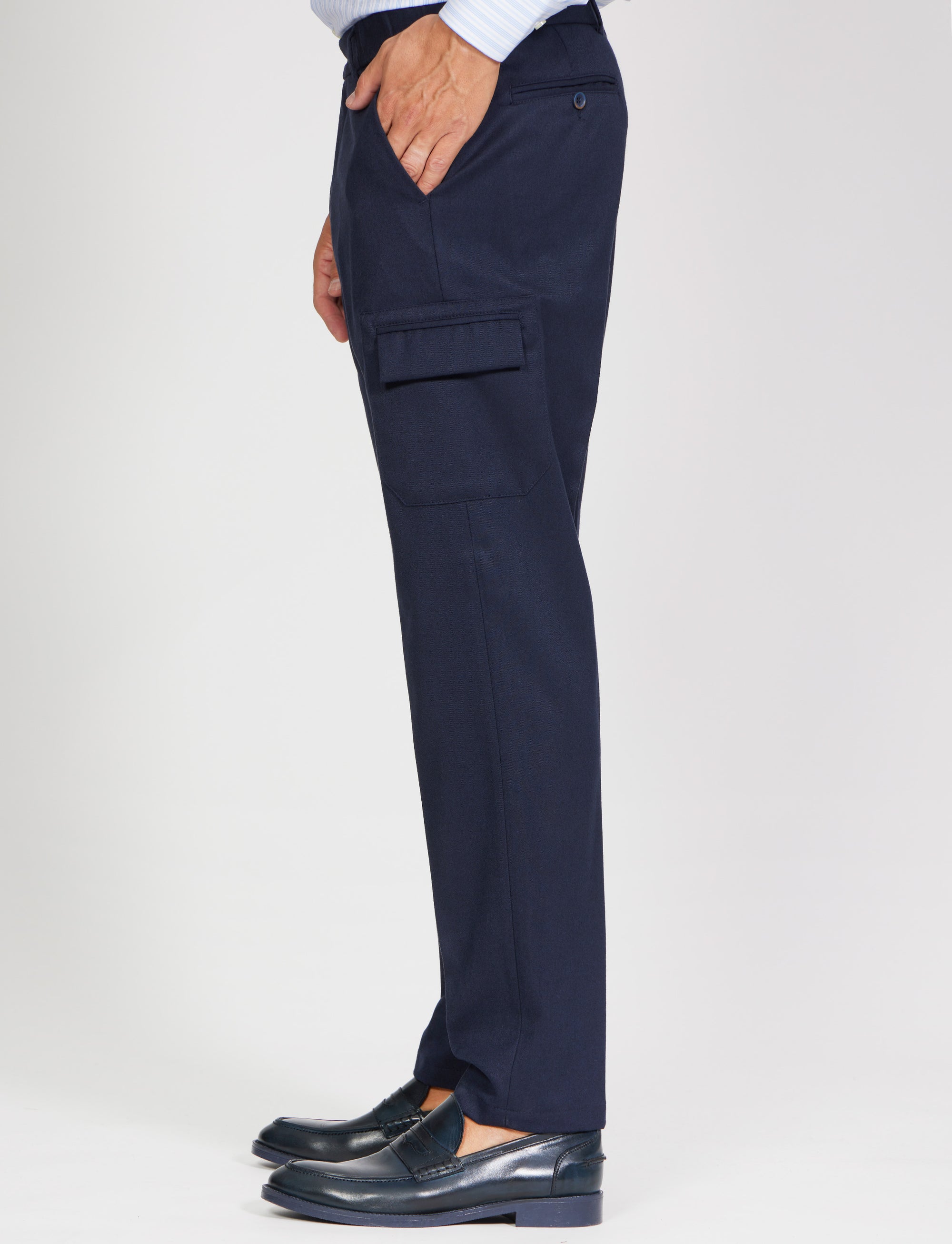 Pantalone con tasca laterale