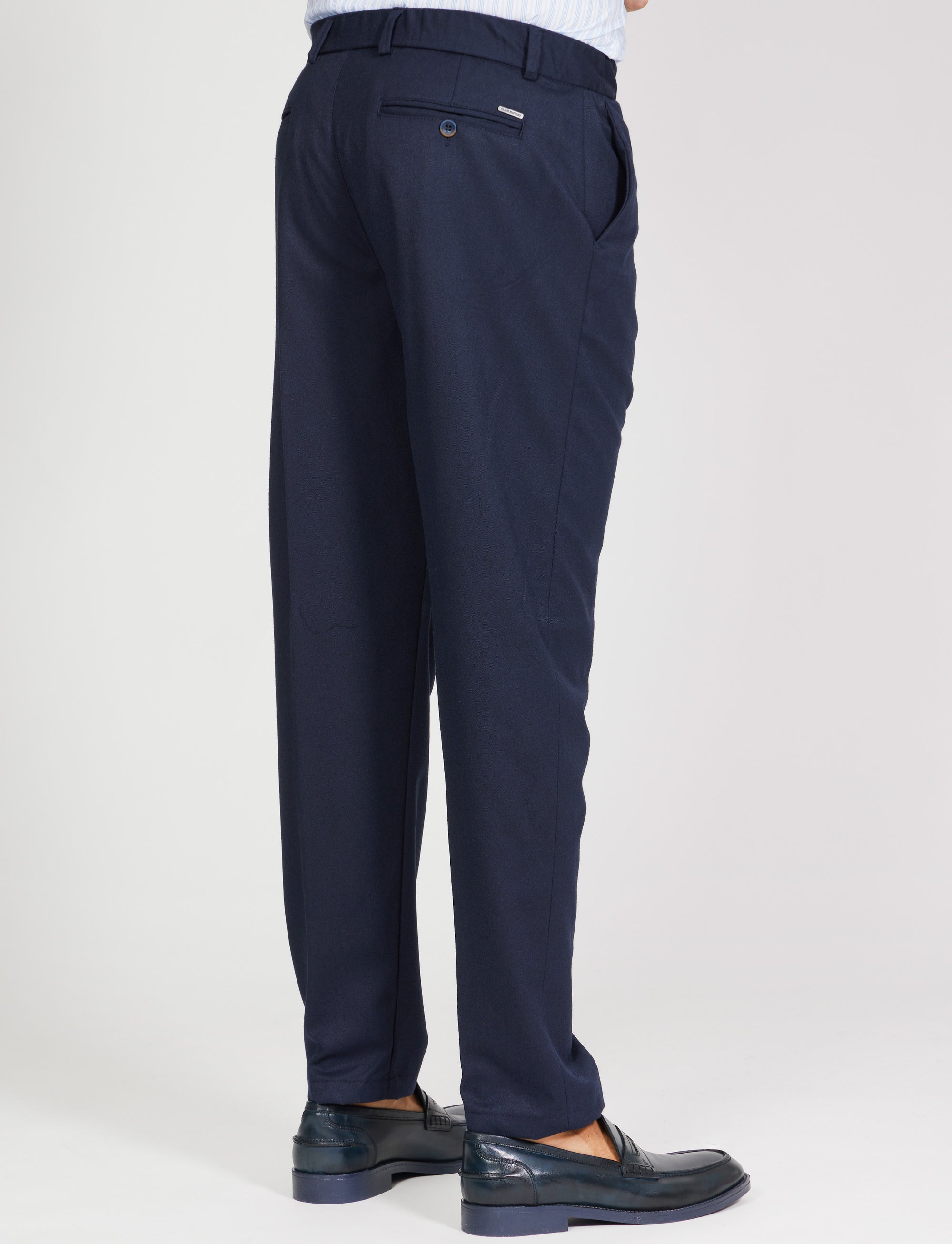 Pantalone con tasca laterale