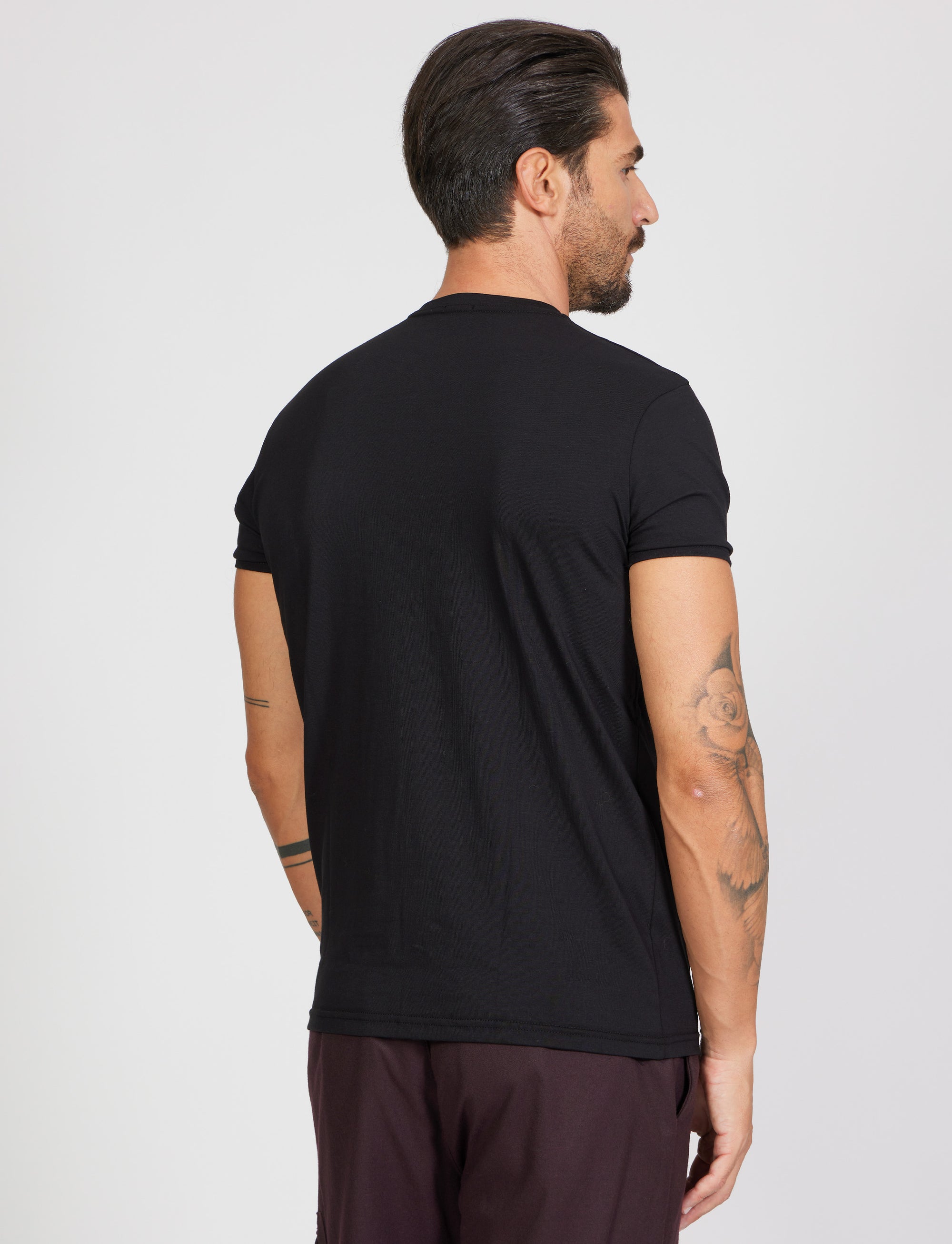 T-shirt elastica con logo ricamato