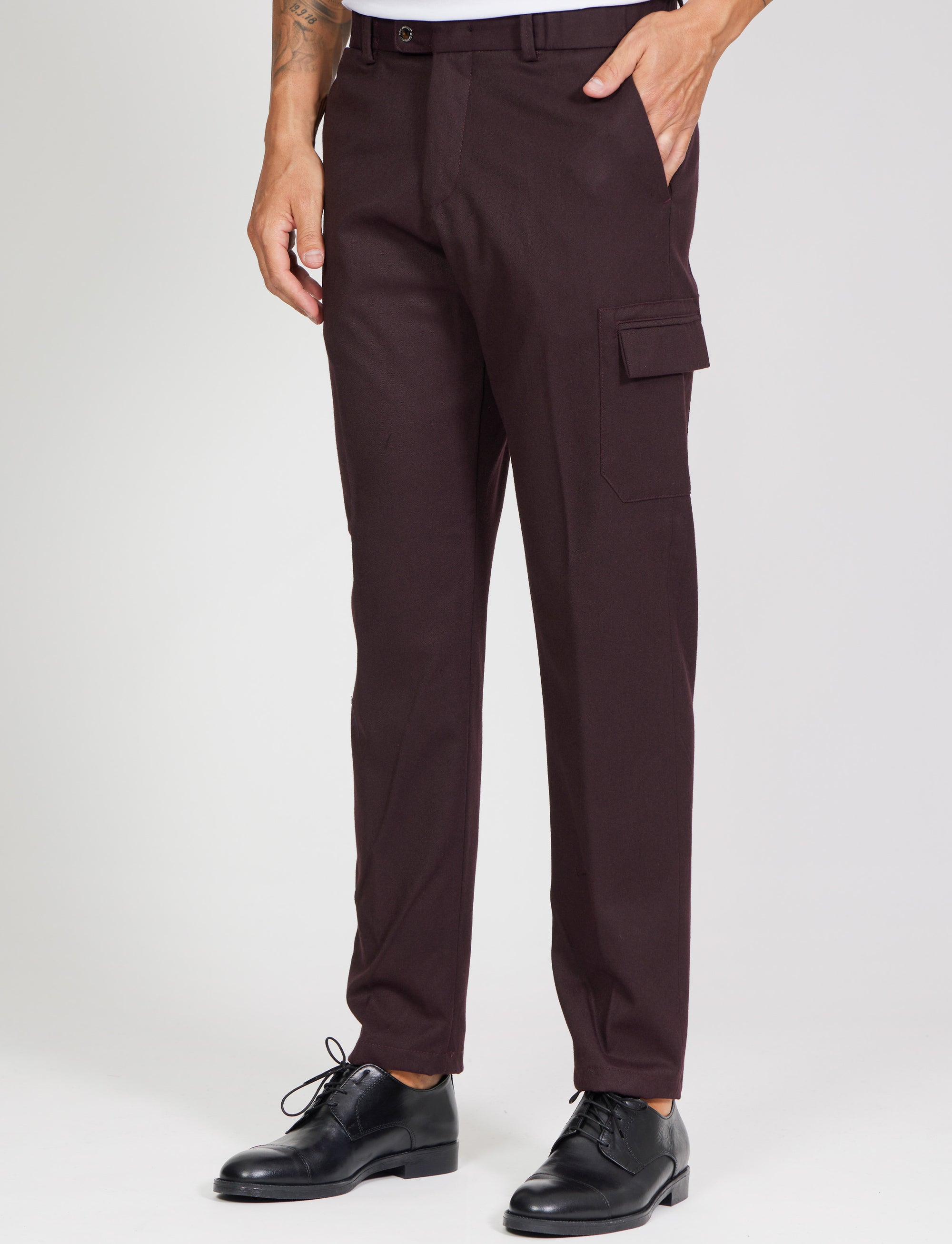 Pantalone con tasca laterale