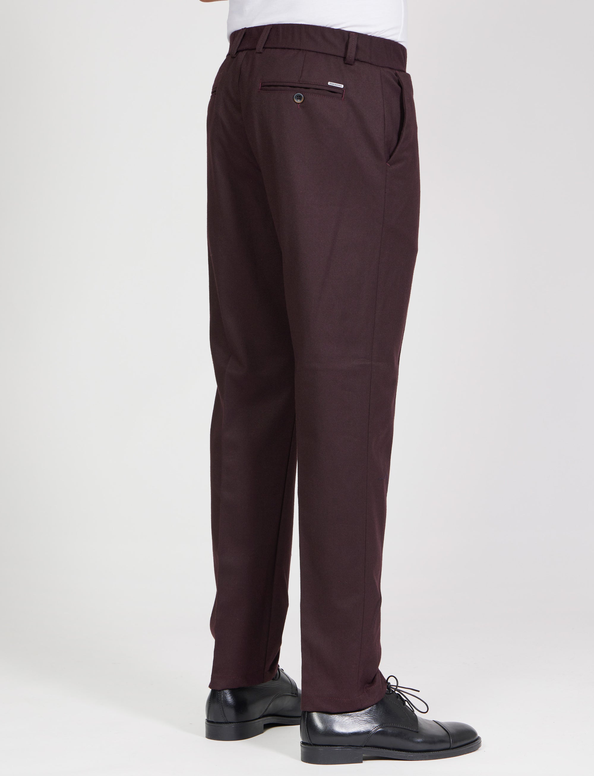Pantalone con tasca laterale