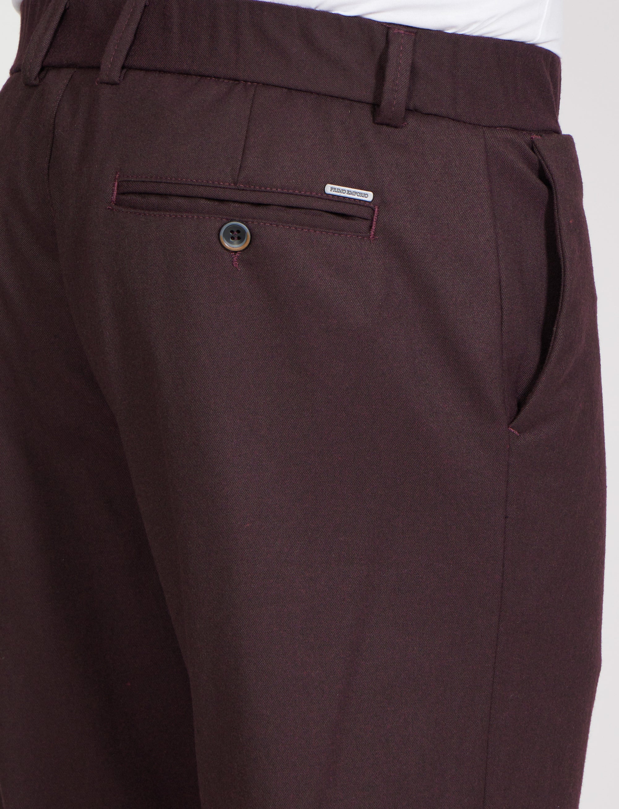 Pantalone con tasca laterale