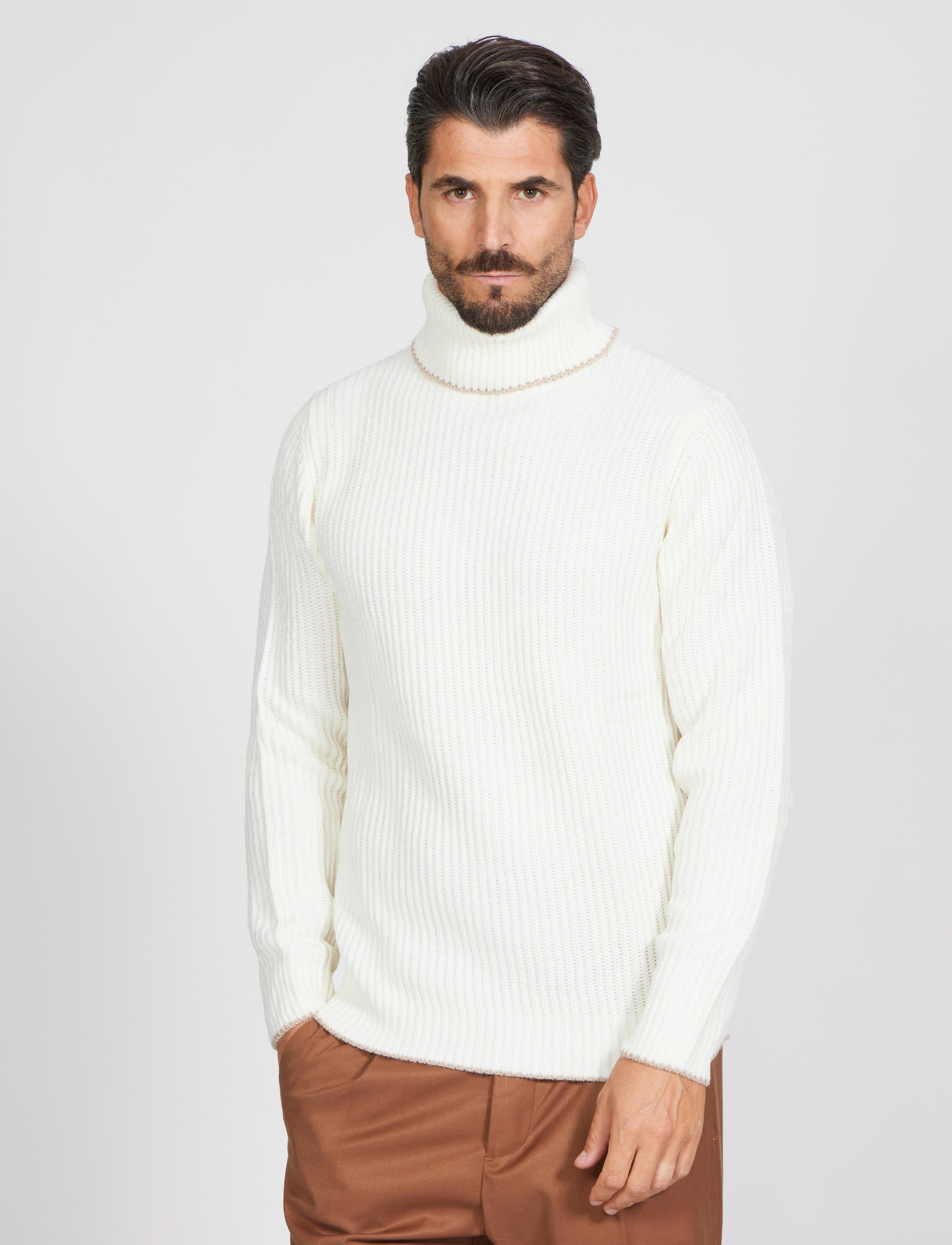 Maglia collo alto in lana