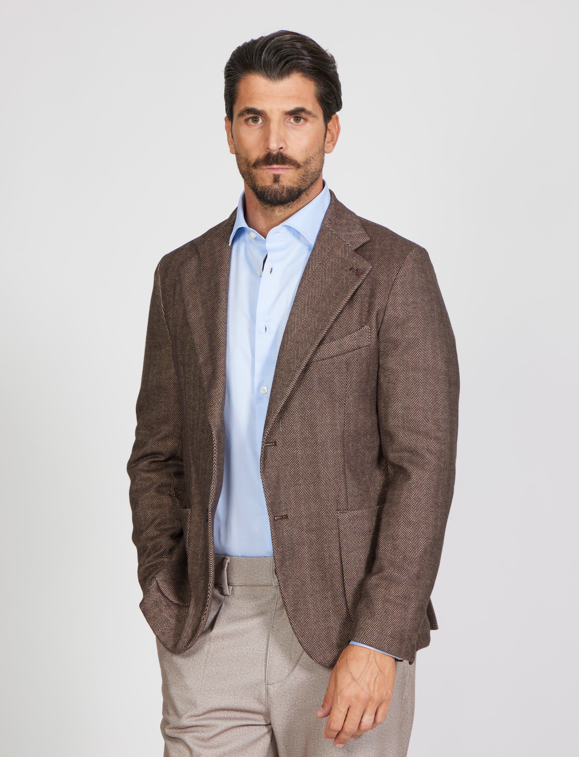 Giacca tre bottoni tessuto spigato