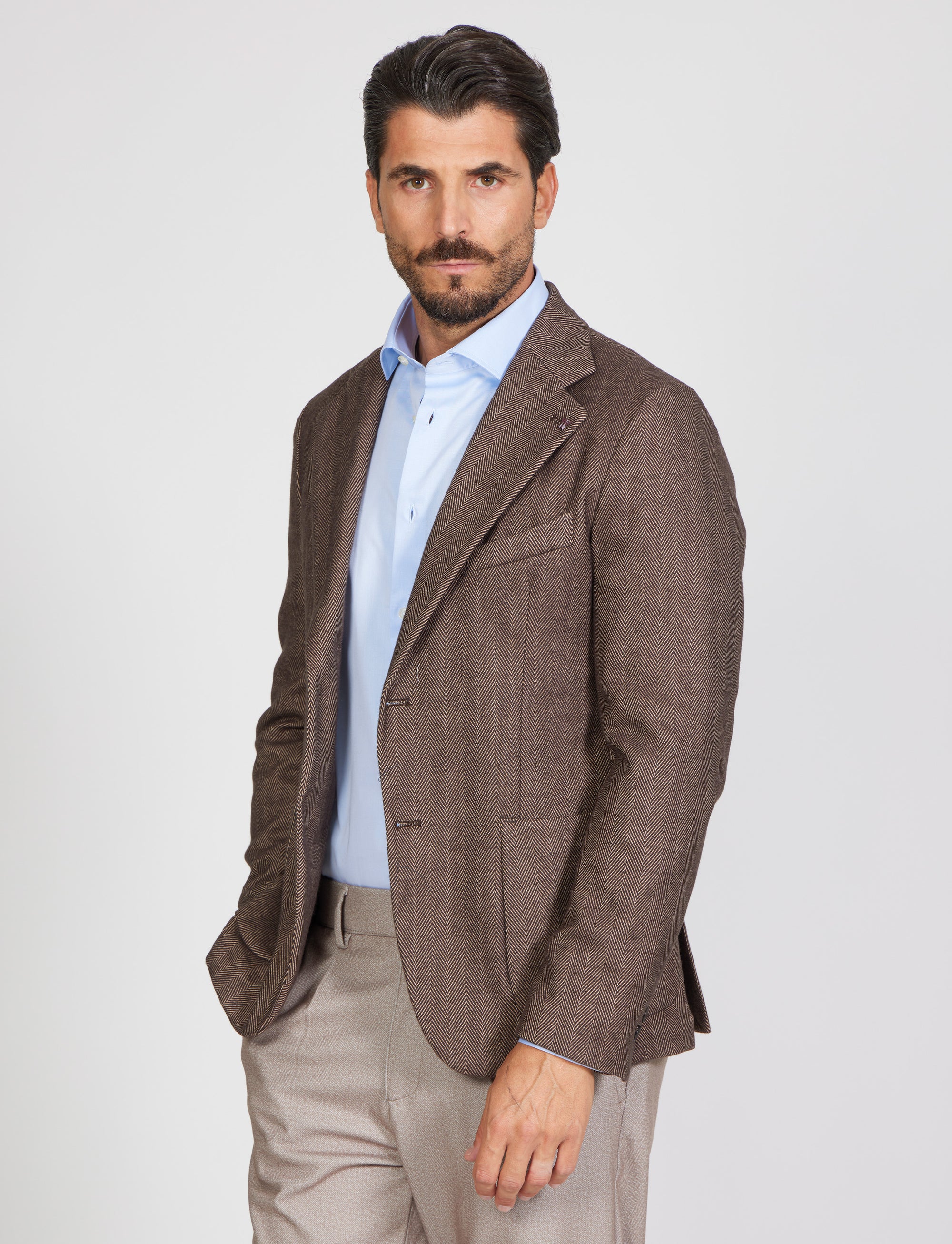 Giacca tre bottoni tessuto spigato