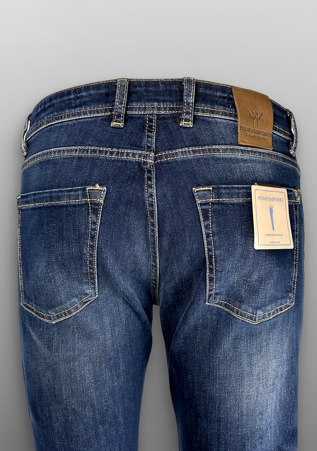 Jeans regular lavaggio con baffi