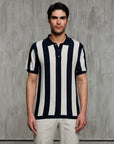 Short sleeve pole with vertical bands