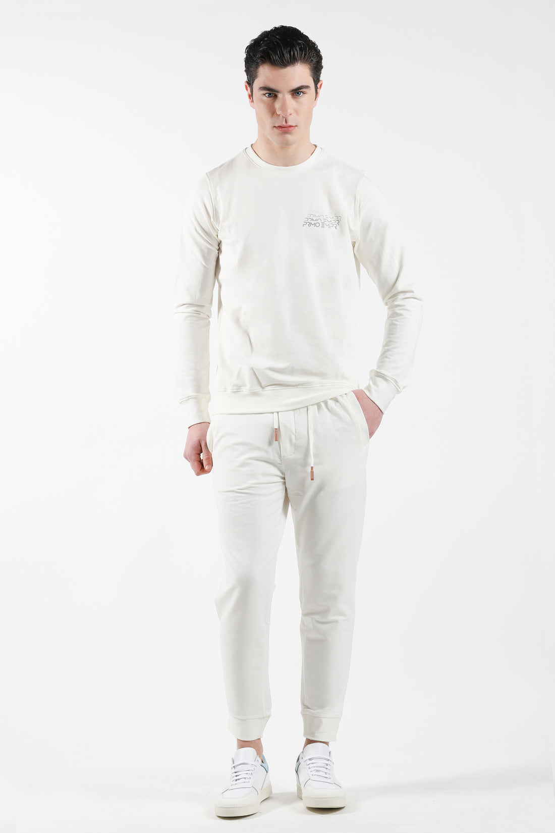 Sweatshirt and trousers with chest print - Cream